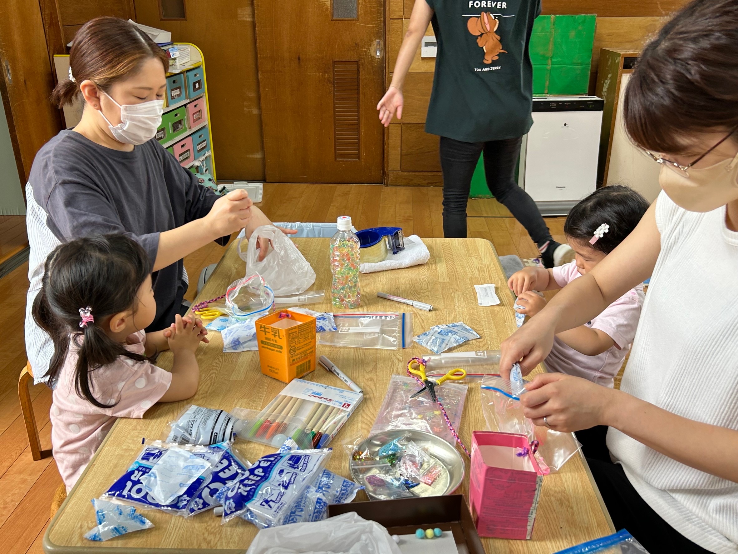 感触遊び（センサリーバッグをつくろう）ぬかっぽ – 大成学園額田保育園
